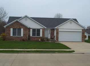 2011 Magnolia St, Effingham, IL 62401