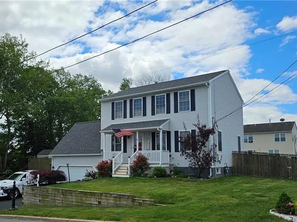 3 Bank St, Cranston, RI 02920