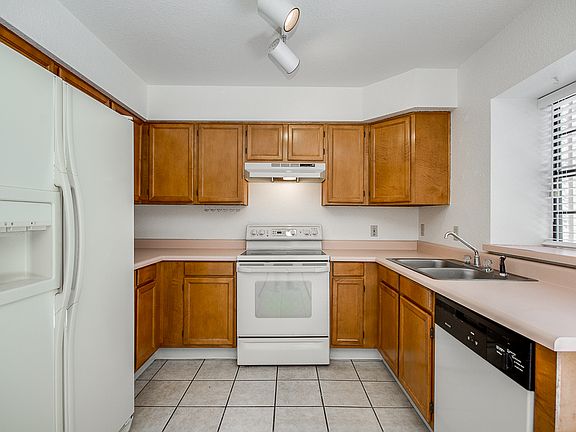 3rd image of 921 W University Dr Unit 1074