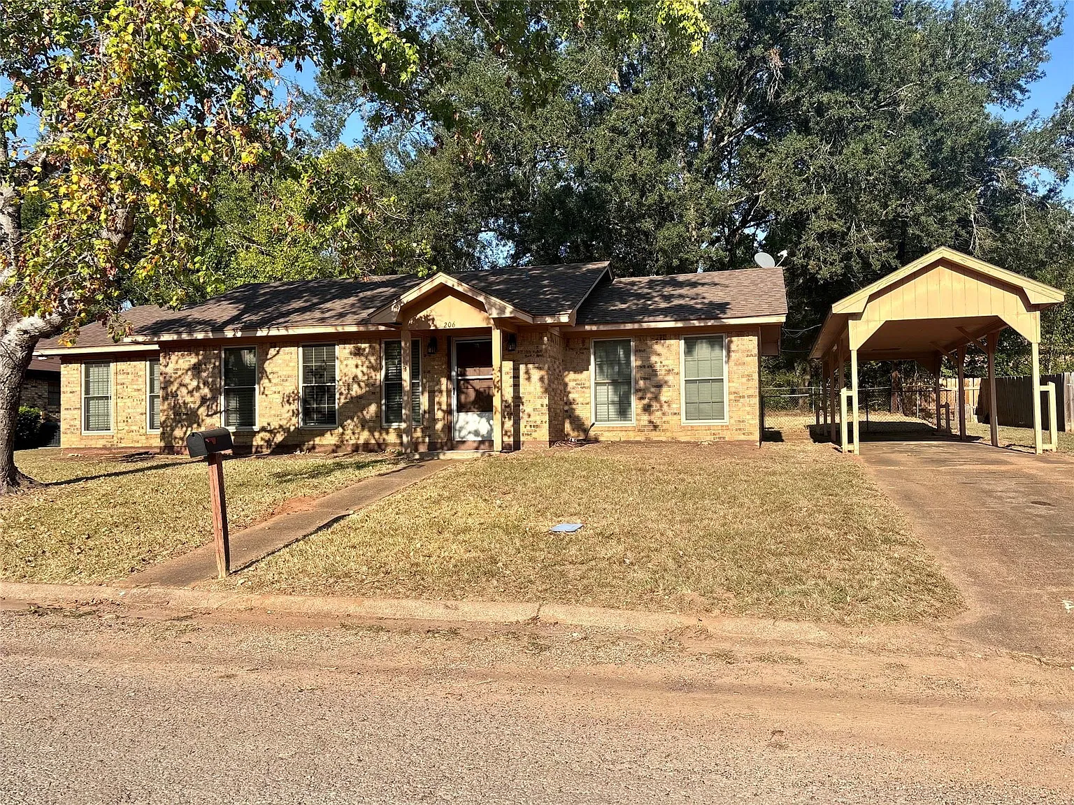 3 bed, 2.0 bath, $1,800 — Photo 1
