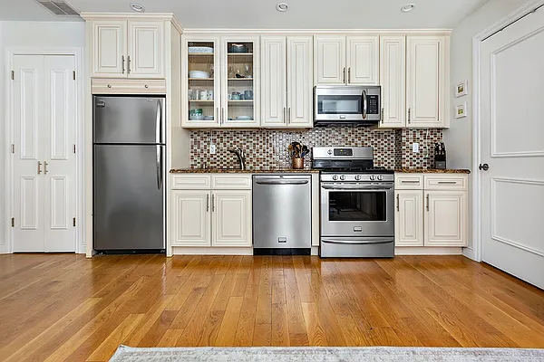 Sold by Bold New York | media 11