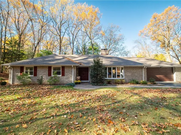 94 Chestnut Hill Rd, Emmaus, PA 18049