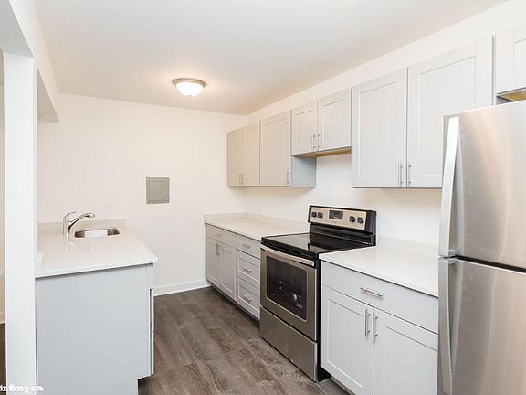 3rd image of 6002 N Winthrop Ave #1416