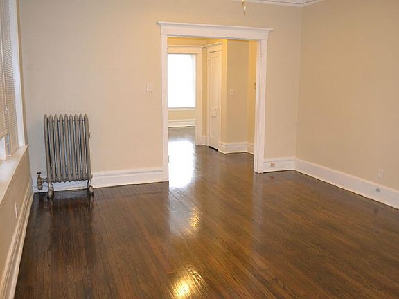 4th image of 4719 N Lincoln Ave