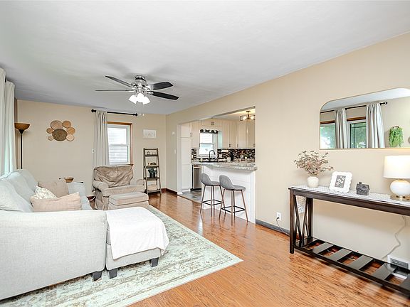 5th image of 1209 Meadow Ln