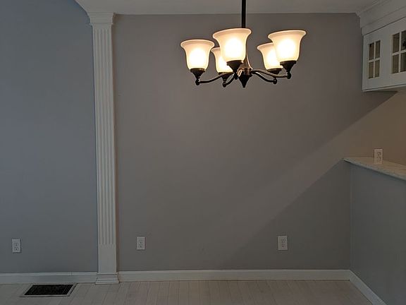 5th image of 56 Glengarry Dr