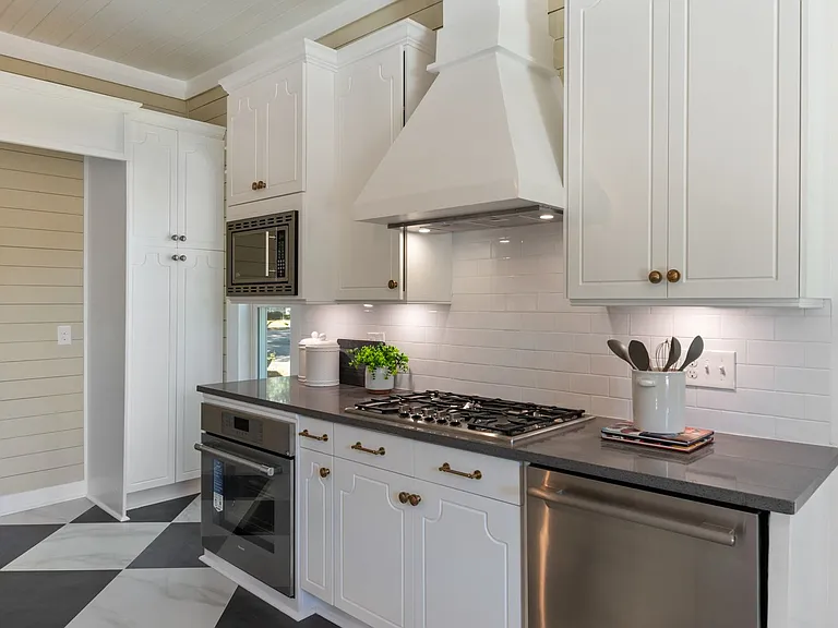 402 S Chester St — Photo 23