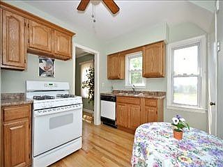 4th image of 1845 Stewart Ave