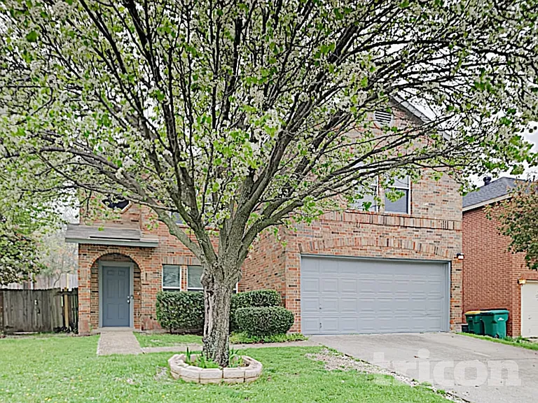 541 Gibson St — Photo 2