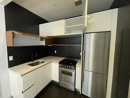 Rented by Tapiro Realty | media 1