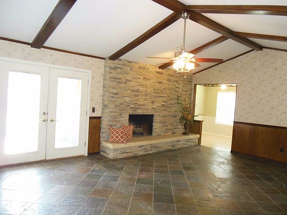 4th image of 2220 Westridge Dr