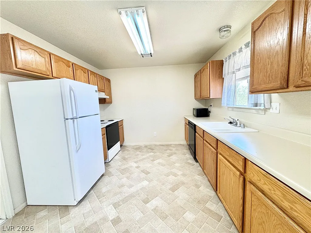 2 bed, 2.0 bath, 4104 sqft, $1,200 — Photo 3