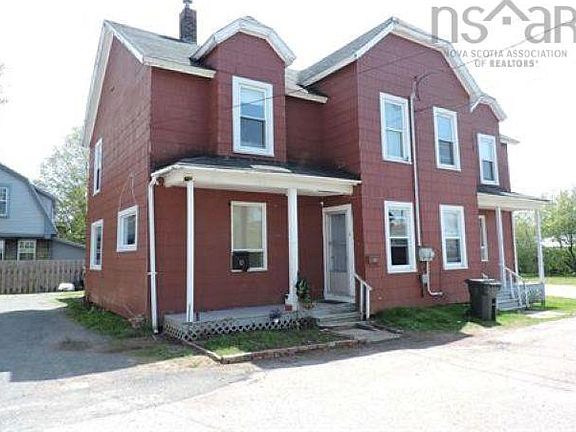 2nd image of 4 Queen St #2