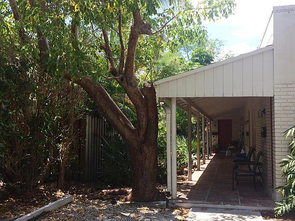 3rd image of 301 NE 17th Ave APT 1