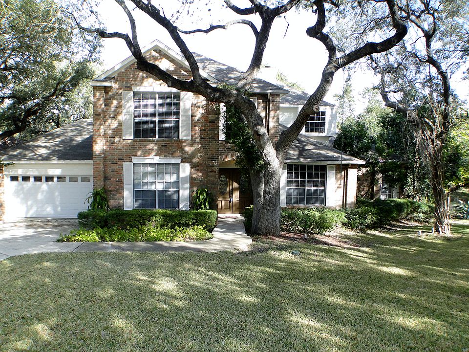HUGE FRONT YARD
