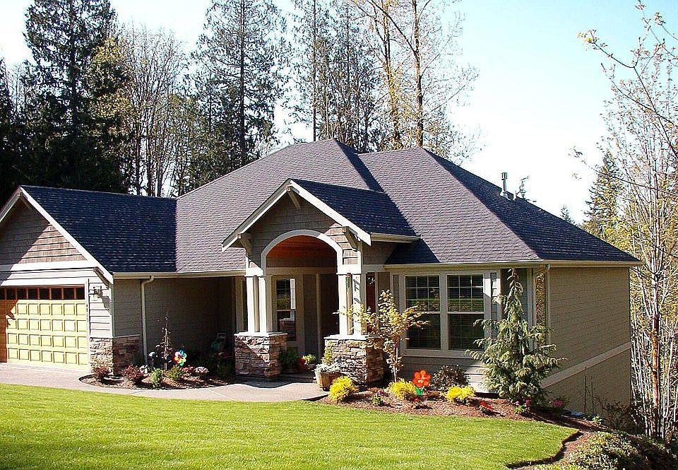 4815 Lewis, front view