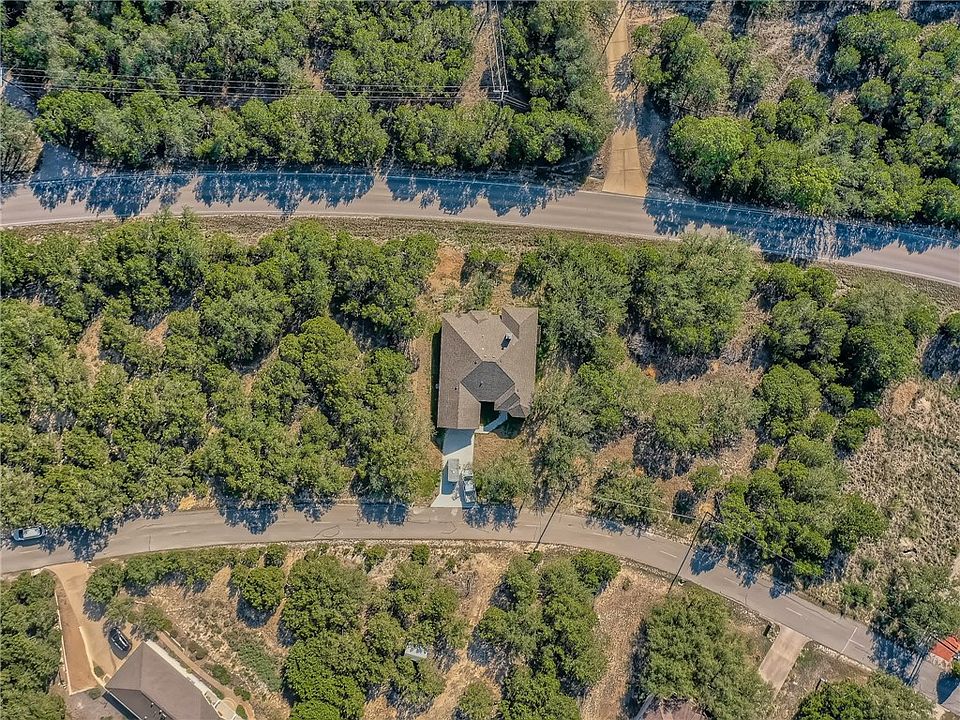 2nd image of 1018 Daviot Dr