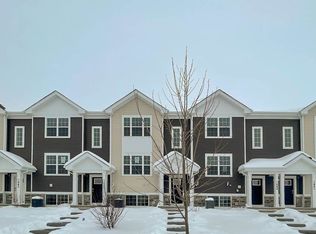 1447 Oakfield Ln, Pingree Grove, IL 60140