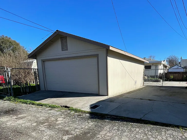 1316 H St — Photo 25