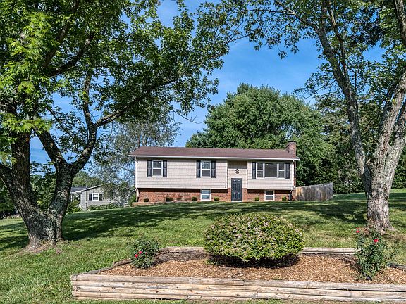 3rd image of 3104 Buckingham Dr