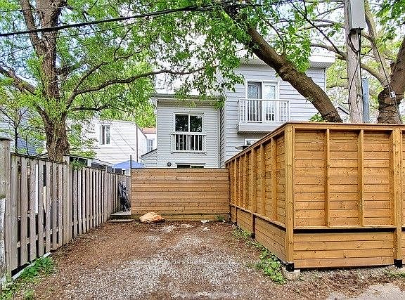2nd image of 81 Tiverton Ave