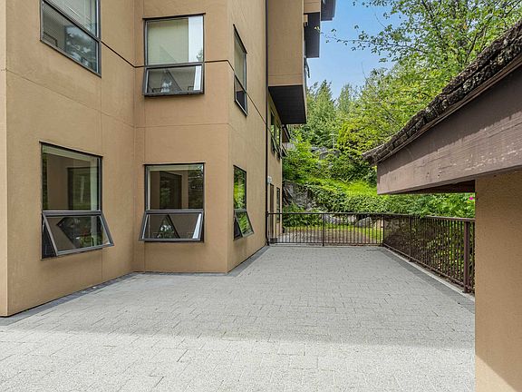 4th image of 5855 Cowrie St #101