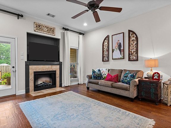 4th image of 4055 Macon Cir