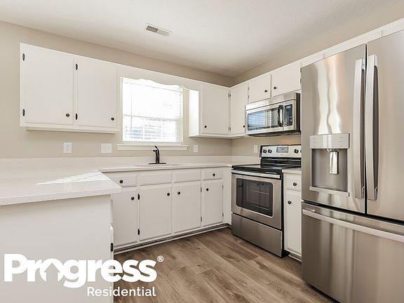 5th image of 2104 Montgomery Ln
