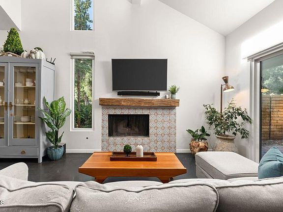 5th image of 212 Carillo Rd #B