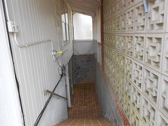 4th image of 2114 Woodcrest Dr