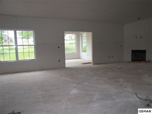 4th image of 320 Illinois Ave