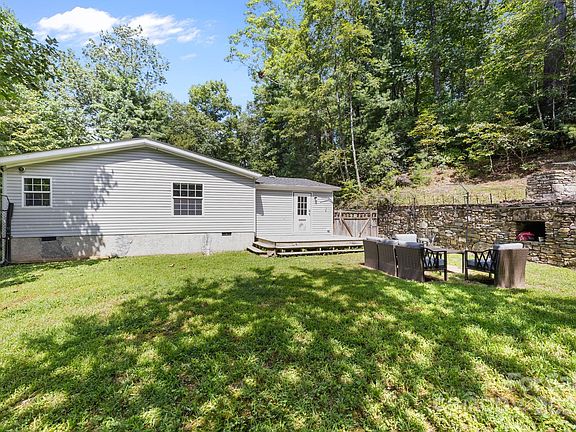 4th image of 388 Pinewood Knoll Dr