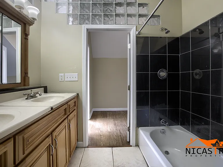 2254 Indianola Ave — Photo 14