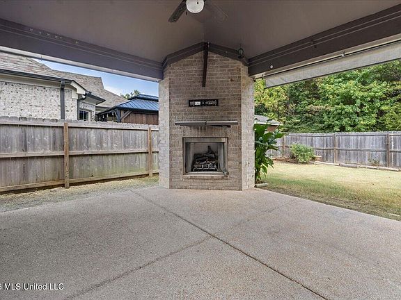 3rd image of 5864 Stonecrest Dr