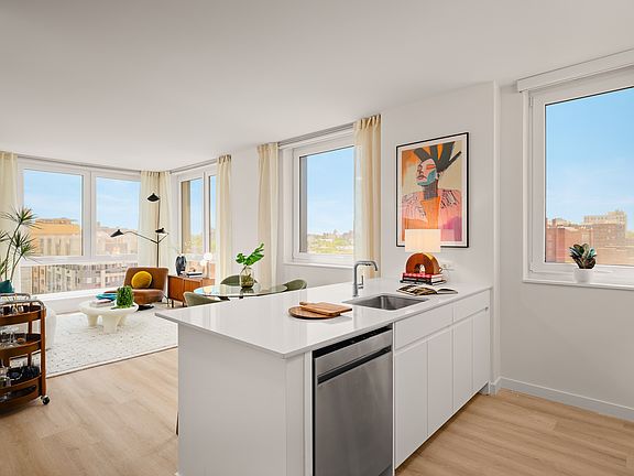 5th image of 126 Sandford St #710