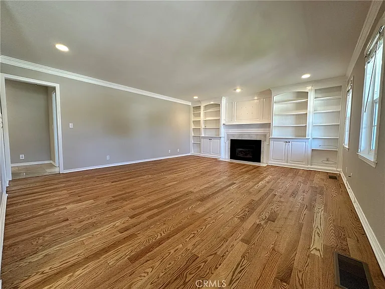 604 Village Ct — Photo 9