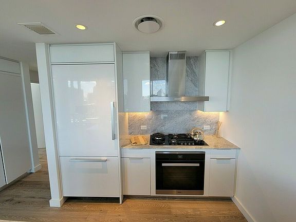 4th image of 242 W 53rd St Ph 65E
