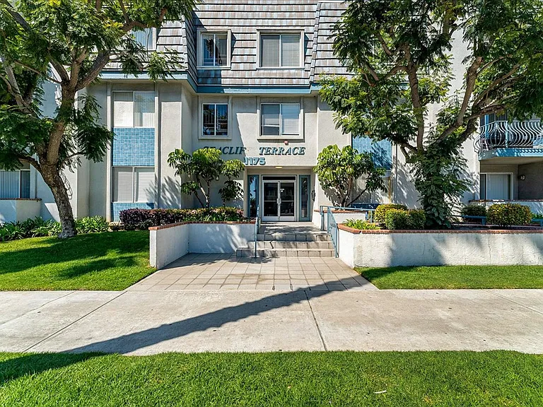 1175 E. Ocean Blvd — Photo 24
