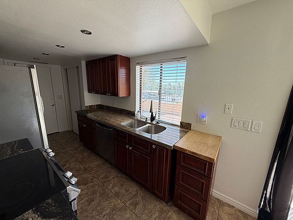 4th image of 801 E North Ln Unit 1