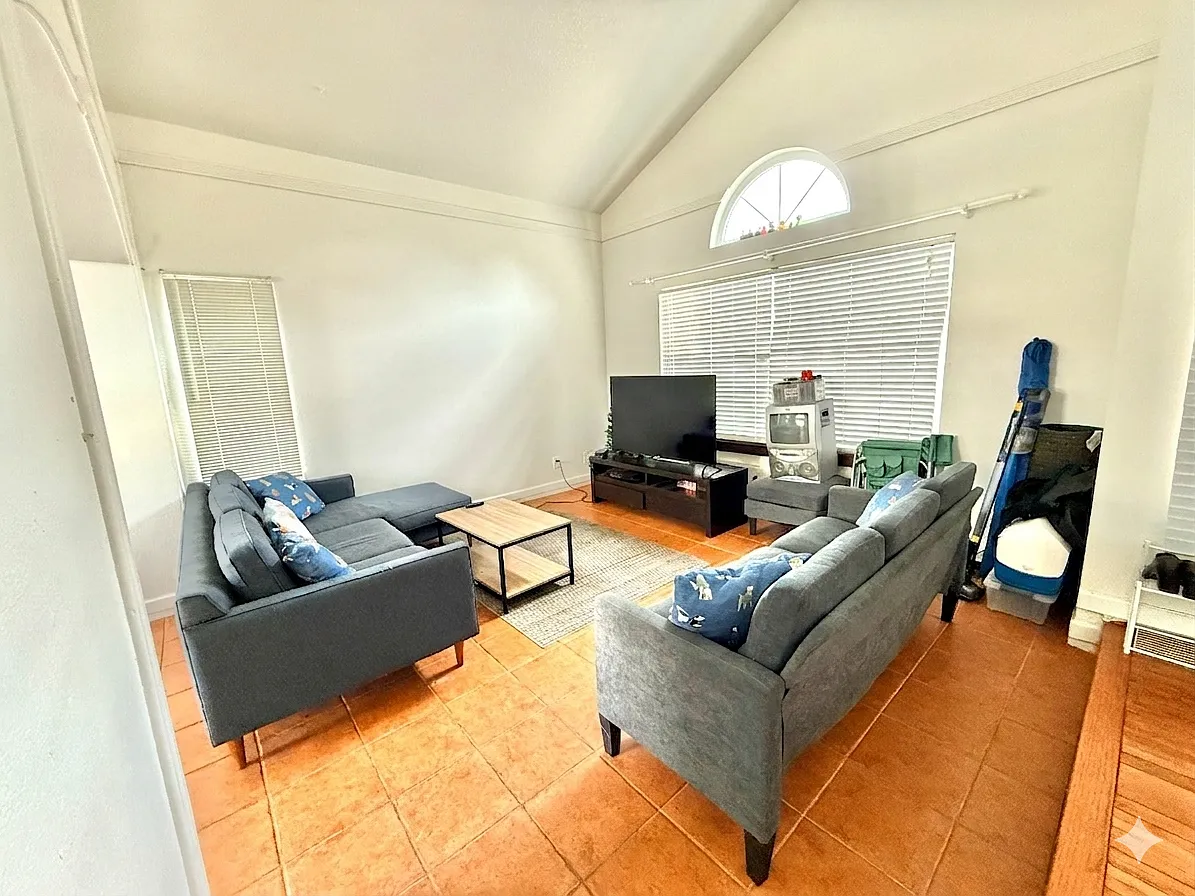 12900 Pan Am Blvd — Photo 3