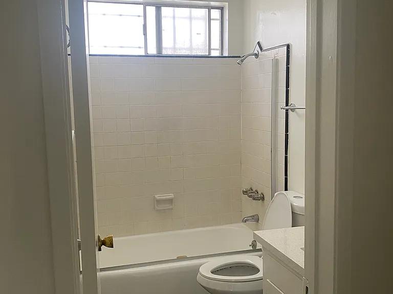 964 S Ardmore Ave #1 — Photo 6