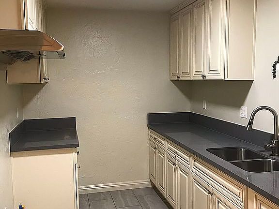 3rd image of 470 Jeffries Ave
