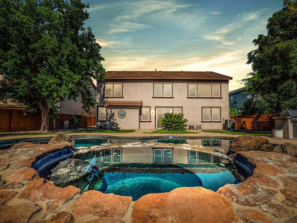 2nd image of 11155 Graeton Cir