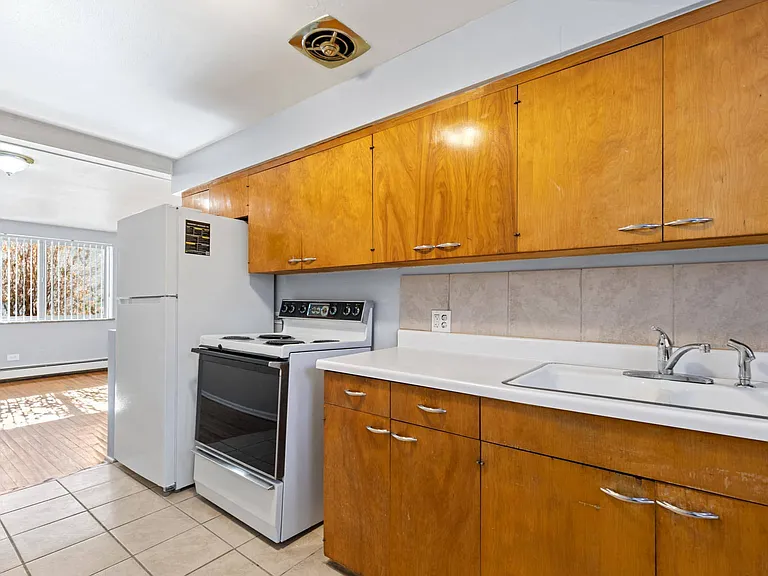 1557 S Ash Street — Photo 9
