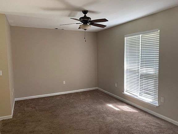 2nd image of 900 Stephen Dr APT 3