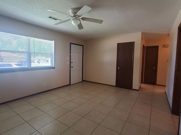 5th image of 2429 N Market Ave #2B-1BA-1100SQFT