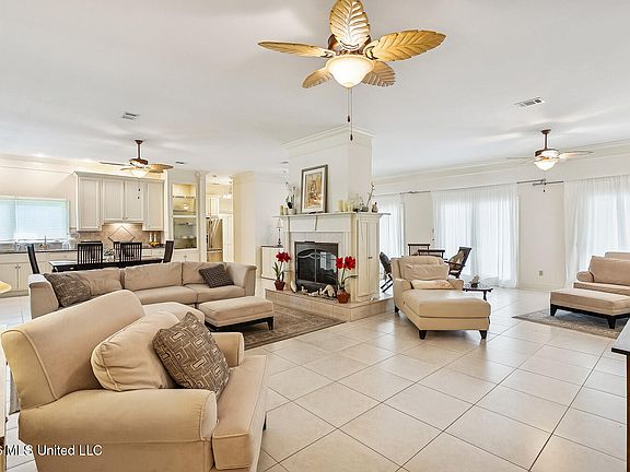 2nd image of 18254 Robinwood East Dr