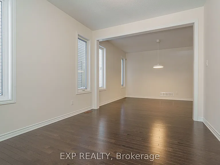 215 Rivertree St — Photo 5