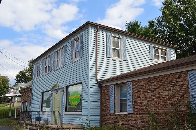 1st image of 2234 W Beverley St