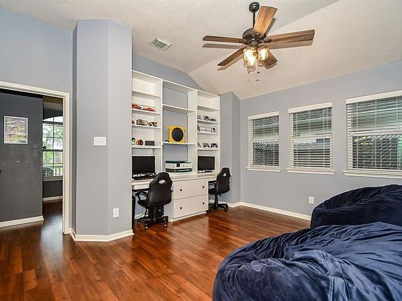 3rd image of 901 Schooner Cove Ln